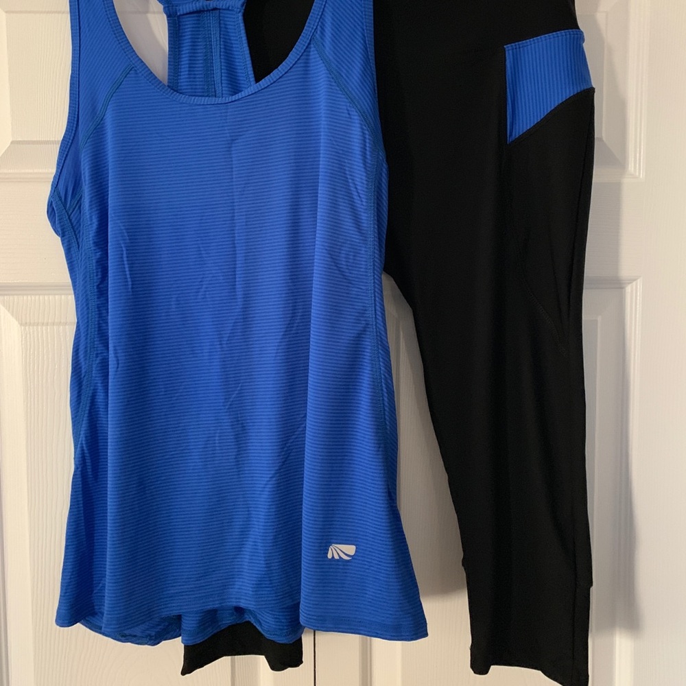 Marika top and cropped leggings set